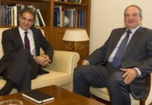 Σε εξαιρετικό κλίμα η συνάντηση Μητσοτάκη με τον Κώστα Καραμανλή