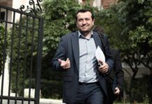 «Να πάρει θέση η ΝΔ αν είναι με την κοινωνία ή τους καναλάρχες»