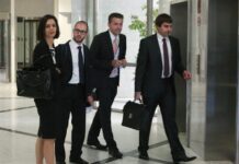 Στην Αθήνα επιστρέφουν οι θεσμοί