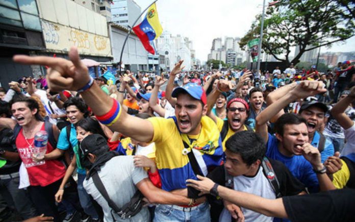 Βενεζουέλα: Σε κλίμα έντασης η 1η συνεδρίαση της Συντακτικής Συνέλευσης