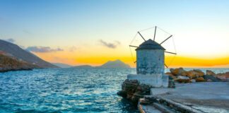 Handeslblatt: Τα 30 εκατ. θα φτάσουν οι τουρίστες στην Ελλάδα το 2017