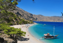 Στη δεύτερη θέση παγκοσμίως με 486 γαλάζιες σημαίες οι ελληνικές ακτές