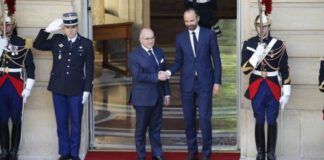 Εντουάρ Φιλίπ: Είμαι άνδρας της δεξιάς