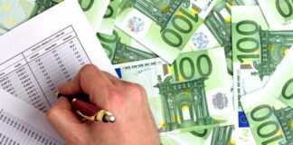 FAZ: Η Ελλάδα ξεπερνά τον Ρουβίκωνα των κόκκινων δανείων