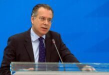 Κουμουτσάκος: Εγκλεισμός της εκπαίδευσης σε μουσειακή αριστεροφροσύνη
