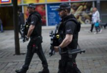 Τους 8 έφτασαν οι συλληφθέντες για την επίθεση στο Μάντσεστερ