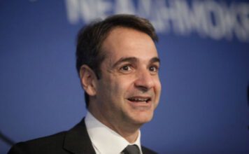 Μητσοτάκης: Ο Τσίπρας χτίζει μεθοδικά τη δική του διαπλοκή Μητσοτάκης: Η παραμονή Τσίπρα στην εξουσία μάς βάζει πιο βαθιά στην κρίση