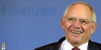 Οποιαδήποτε ρύθμιση του ελληνικού χρέους διαψεύδει ο Σόιμπλε