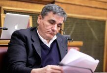 Τσακαλώτος: Τουλάχιστον 1,1 δισ. σε κοινωνικό μέρισμα και οφειλές