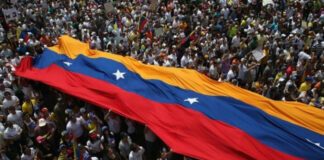 Την πίεση στον Μαδούρο αυξάνει η αντιπολίτευση στη Βενεζουέλα