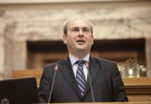 Κωστής Χατζηδάκης: Όποια λύση για το χρέος θα είναι μεσοβέζικη λύση Χατζηδάκης: Η κυβέρνηση πανηγυρίζει ενώ οι φτωχοί γίνονται φτωχότεροι