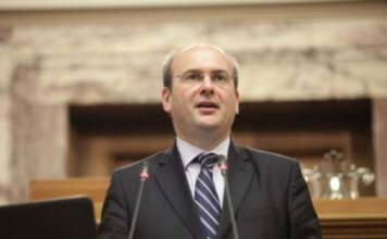 Χατζηδάκης: Η κυβέρνηση πανηγυρίζει ενώ οι φτωχοί γίνονται φτωχότεροι