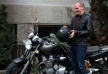 «Ο Τσίπρας είναι ένας ανεπρόκοπος που υπογράφει ό,τι του φέρνει ο Σόιμπλε»