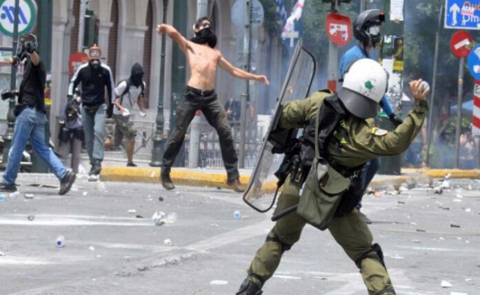 Εξάρχεια εναντίον Κολωνακίου σημειώσατε «Χ»