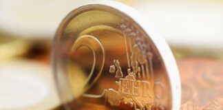 Handelsblatt: Το Παρίσι συνδέει το χρέος της Ελλάδας με την ανάπτυξη