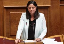 Κεραμέως: Η κυβέρνηση παίζει με τις αγωνίες των μαθητών