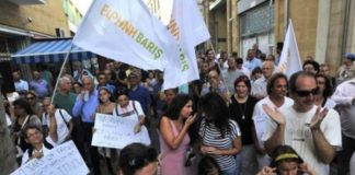 Ενώστε την Κύπρο Τώρα: «Κύριε Αναστασιάδη κι Ακιντζί, μην μας προδώσετε!»