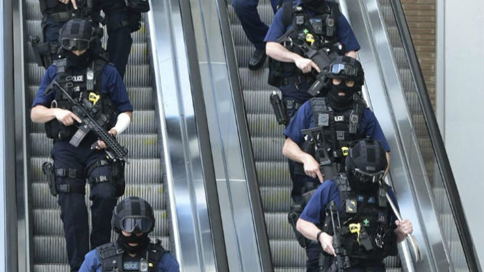 Τρομοκρατική επίθεση λέει η αστυνομία για την έκρηξη στο Λονδίνο