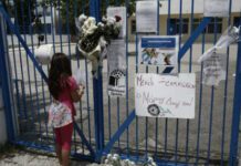 Σε κλίμα οργής η κηδεία του 11χρονου στο Μενίδι