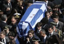 Στην κρητική γη αναπαύεται ο Κωνσταντίνος Μητσοτάκης Στην κρητική γη αναπαύεται ο Κωνσταντίνος Μητσοτάκης