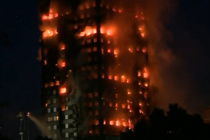 Μεγάλη πυρκαγιά σε πύργο κατοικιών στο Λονδίνο