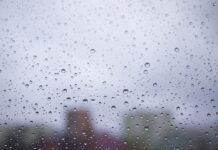 Άστατος καιρός με τοπικές βροχές rainy_weather