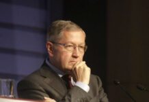 Ρέγκλινγκ: Οι τράπεζες δεν ήταν η πηγή της ελληνικής κρίσης Ρέγκλινγκ: Η Ελλάδα μπορεί να βγει από το πρόγραμμα σε 10 μήνες