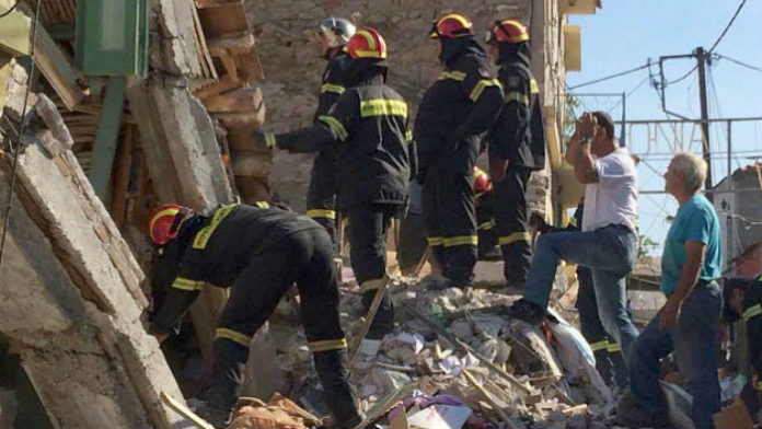 Νεκρή ανασύρθηκε 45χρονη γυναίκα από τα ερείπια στη Μυτιλήνη