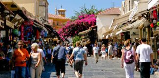 ΤτΕ: Αύξηση 3,2% στις αφίξεις τουριστών το 1ο τετράμηνο του 2017