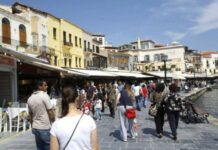Συνεχίζονται οι διαμαρτυρίες για τα τραπεζοκαθίσματα στα Χανιά