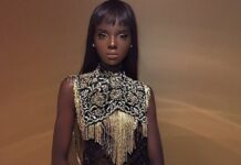 Το μοντέλο Duckie Thot δεχόταν απανωτά χτυπήματα Duckie