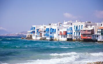 ΤτΕ: Περισσότερους από 33 εκατομμύρια τουρίστες υποδέχθηκε η Ελλάδα το 2018 Mykonos