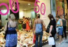 Οι θερινές εκπτώσεις ξεκινούν