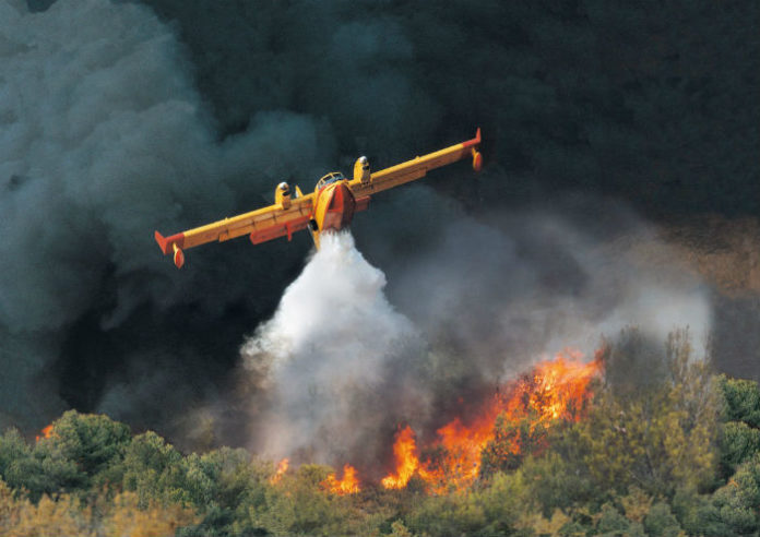 Βαρνάβα, Καπανδρίτι και Σέσι απειλεί η μεγάλη πυρκαγιά στον Κάλαμο