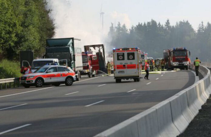 Νεκροί οι 18 αγνοούμενοι σε πυρκαγιά σε τουριστικό λεωφορείο στη Γερμανία