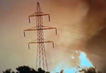Υπεράνθρωπη μάχη με την πυρκαγιά στον Κάλαμο Υπεράνθρωπη μάχη με την πυρκαγιά στον Κάλαμο