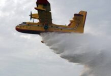 Στη μάχη με τις φλόγες στην Αλβανία τα ελληνικά καναντέρ