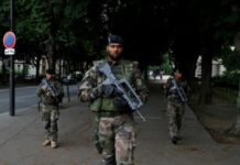 Αυτοκίνητο τραυμάτισε 6 στρατιώτες στο Παρίσι