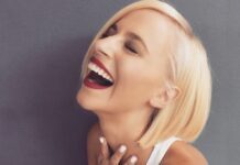 Η Νάντια Μπουλέ γυμνή στην μπανιέρα της Nadia_Boule