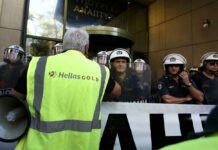 Συμβολική κατάληψη στο υπουργείο Περιβάλλοντος από μεταλλωρύχους Συμβολική κατάληψη στο υπουργείο Περιβάλλοντος από μεταλλωρύχους