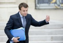 Ντύθηκε στα «ερυθρόλευκα» ο Μακρόν