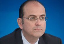 Λαζαρίδης: Η κυβέρνηση κάηκε στην Αττική και πνίγηκε στο Σαρωνικό Λαζαρίδης: Δεν υπάρχει καθαρή έξοδος από το μνημόνιο