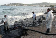 Συνεχίζεται η προσπάθεια απορρύπανσης στη Σαλαμίνα ΚΕΕΛΠΝΟ: Να αποφεύγεται η κολύμβηση σε περιοχές με ρύπανση