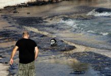 «Απαγορεύεται η κολύμβηση στις ακτές της Αττικής»