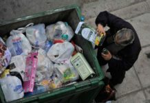 Από τα Delicatessen στα... συσσίτια και στα σκουπίδια