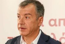Θεοδωράκης: Ο Τόσκας είναι ανίκανος έπρεπε να έχει φύγει Θεοδωράκης: Ο Τόσκας είναι ανίκανος έπρεπε να έχει φύγει