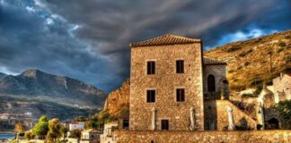 Με το κούτελο καθαρό για αιώνες... σήμερα προσκυνάμε λόγω ΕΝΦΙΑ