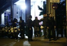 Πυροβολισμοί στα γραφεία του ΠΑΣΟΚ στη Χαριλάου Τρικούπη Πυροβολισμοί στα γραφεία του ΠΑΣΟΚ στη Χαριλάου Τρικούπη