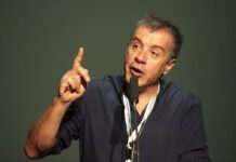 Θεοδωράκης: Να φτιάξουμε ένα κόμμα που θ' αλλάξει το πολιτικό σκηνικό