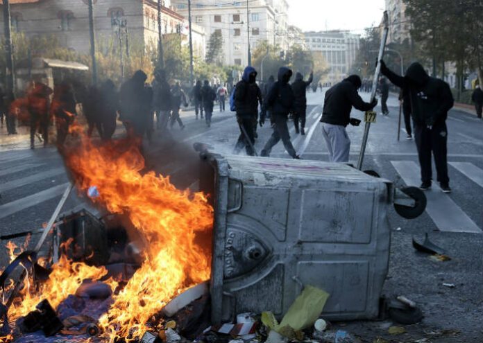 Επεισόδια στο συλλαλητήριο για τη μνήμη του Αλέξανδρου Γρηγορόπουλου